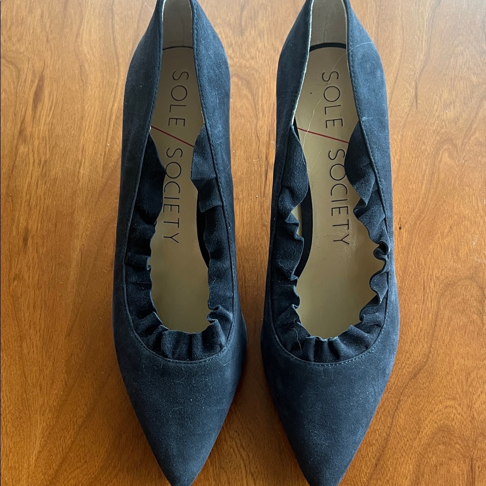 Sole Society Black Pointed-Toe Ruffle Pumps, 2 1/2" heel
